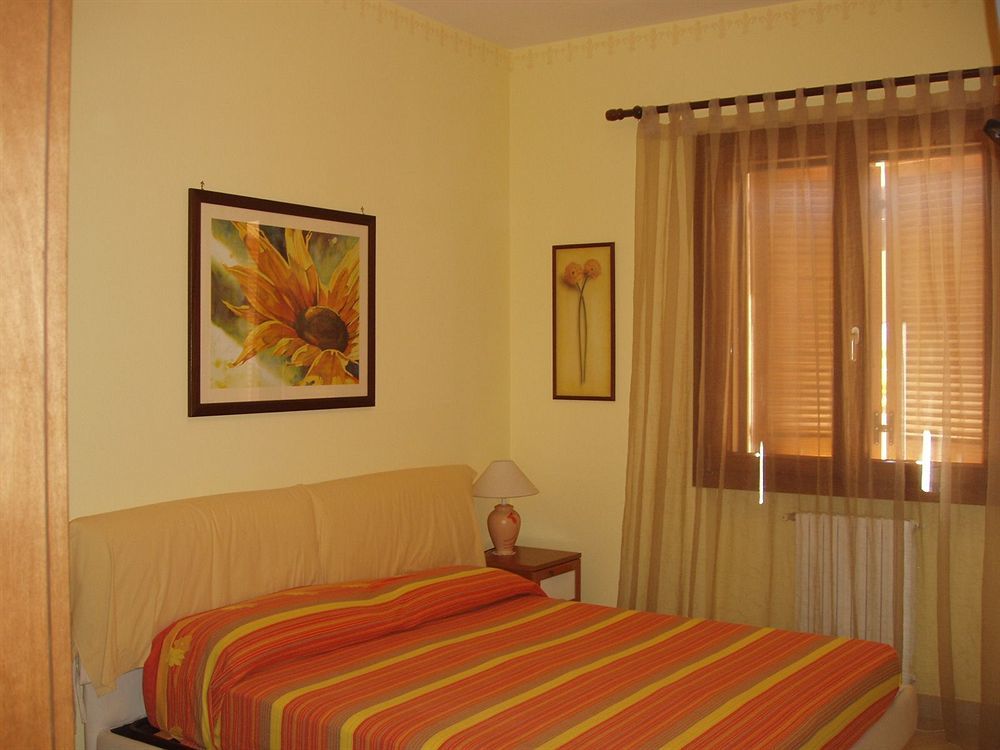 Residenza Del Sole Bed & Breakfast Surbo Exterior photo