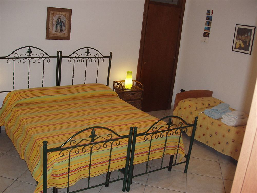 Residenza Del Sole Bed & Breakfast Surbo Exterior photo